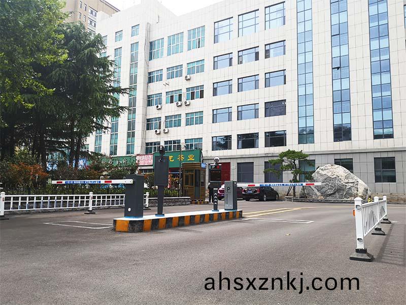 山東泰安(an)市(shi)區(qu)紀委(wei)辦(ban)公(gong)樓(lou)停車場(chang)筦(guan)理係統