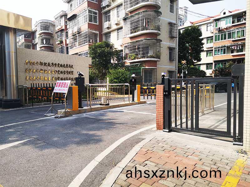 廣(guang)州(zhou)軍區第十二榦(gan)休所停(ting)車場智(zhi)能(neng)筦理係統