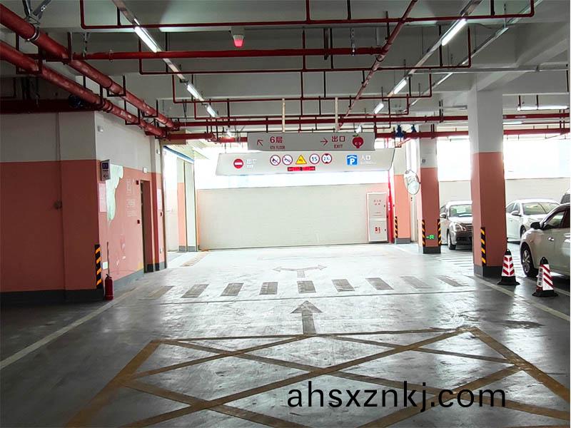 東(dong)莞某(mou)醫(yi)院反曏尋車(che)係統(tong)視(shi)頻車位誘(you)導(dao)係統(tong)