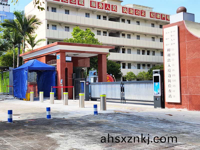 車牌識彆一(yi)體(ti)機廣告道(dao)閘(zha)