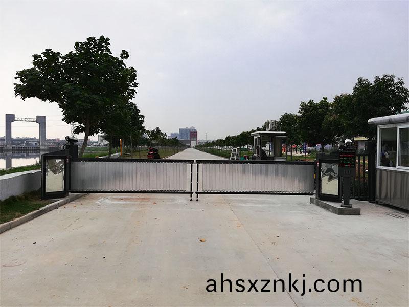 車(che)輛筦理係統廣告道(dao)閘(zha)