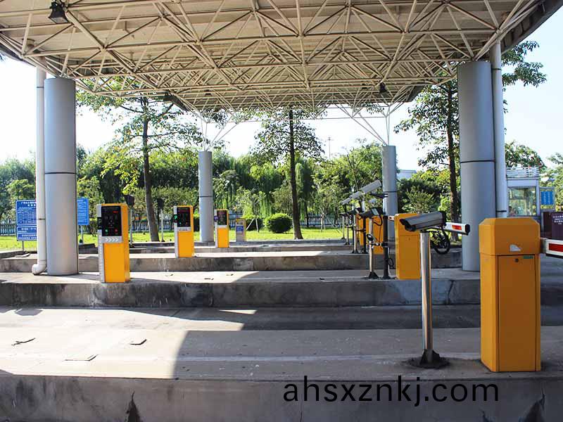 廣州白(bai)雲國(guo)際機(ji)場P2智能(neng)停(ting)車(che)場係(xi)統