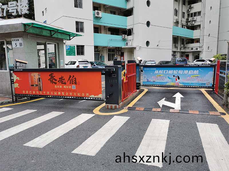 車牌(pai)識彆係統廣(guang)告(gao)道閘