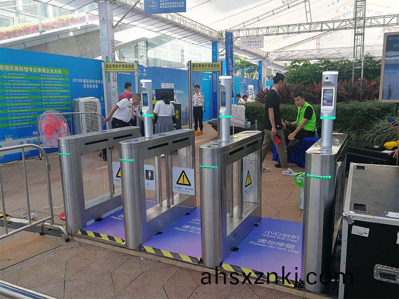 人行通道閘機人(ren)臉識彆(bie)係統