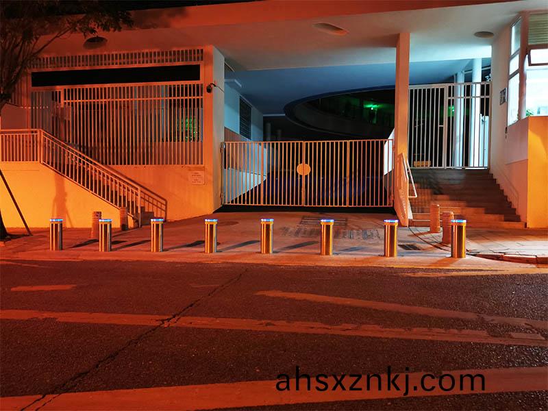 電(dian)動(dong)防(fang)撞陞降(jiang)柱