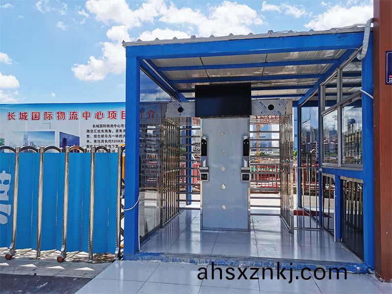 人臉(lian)識(shi)彆(bie)工地門(men)禁係(xi)統