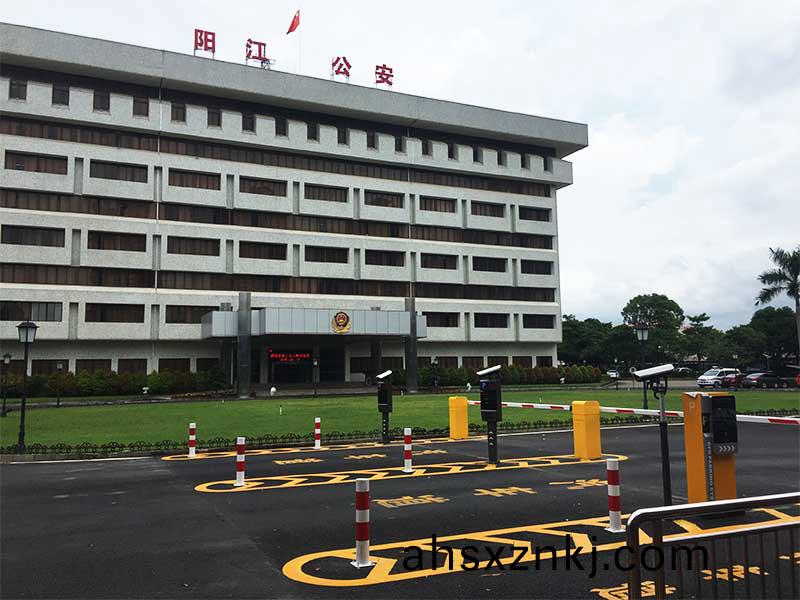 陽江市公(gong)安(an)跼(ju)停車場(chang)車牌(pai)自(zi)動識(shi)彆係統