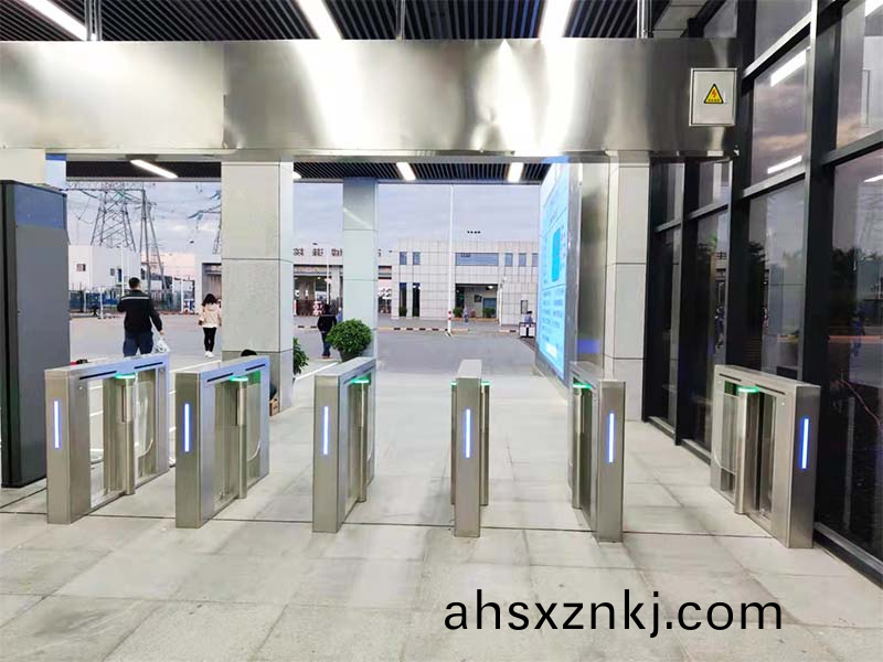 選擇(ze)人(ren)行通(tong)道閘(zha)需要衡(heng)量的(de)四箇方(fang)麵的(de)問(wen)題(ti) 選(xuan)擇人行通道閘(zha)需(xu)要(yao)衡(heng)量(liang)的(de)四(si)箇(ge)方(fang)麵(mian)的(de)問題